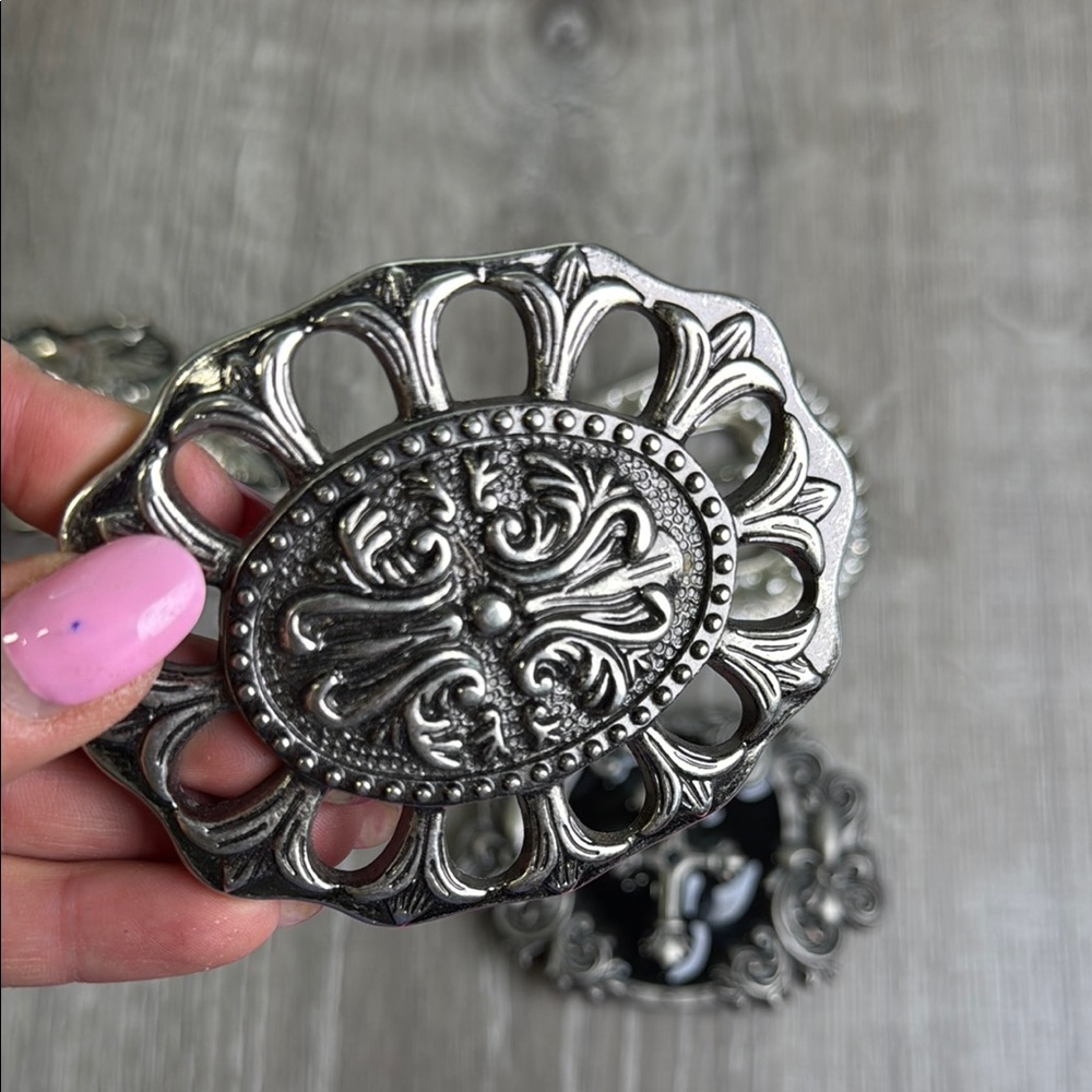 Intricate Silver and Black Belt Buckles Set (5) - Picture 5 of 8